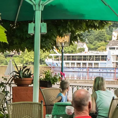 ゲストハウス Panorama-cafe Moselgarten アルフ