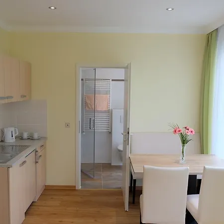 ゲストハウス Panorama-cafe Moselgarten アルフ